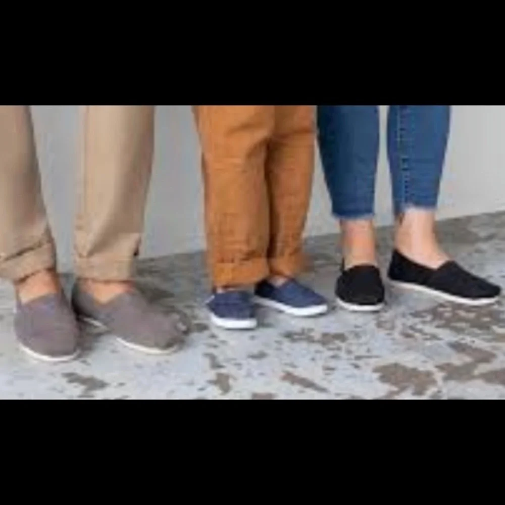 Toms Kids Canvas Navy blue flats Size: 4.5m